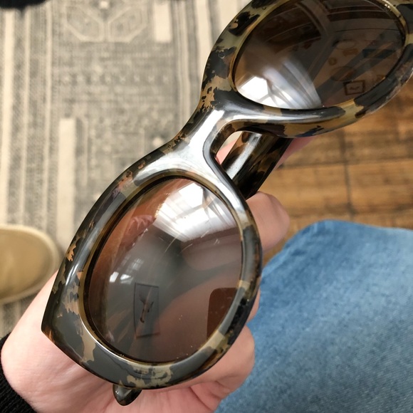 Kate Spade • Zora Sunglasses - Picture 6 of 9